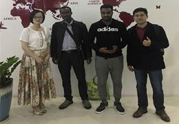 Clientes bem-vindos da Etiópia visitam a empresa TOPONE