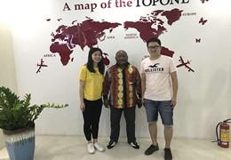 Bem vindos clientes de Angola visitam a empresa Topone.